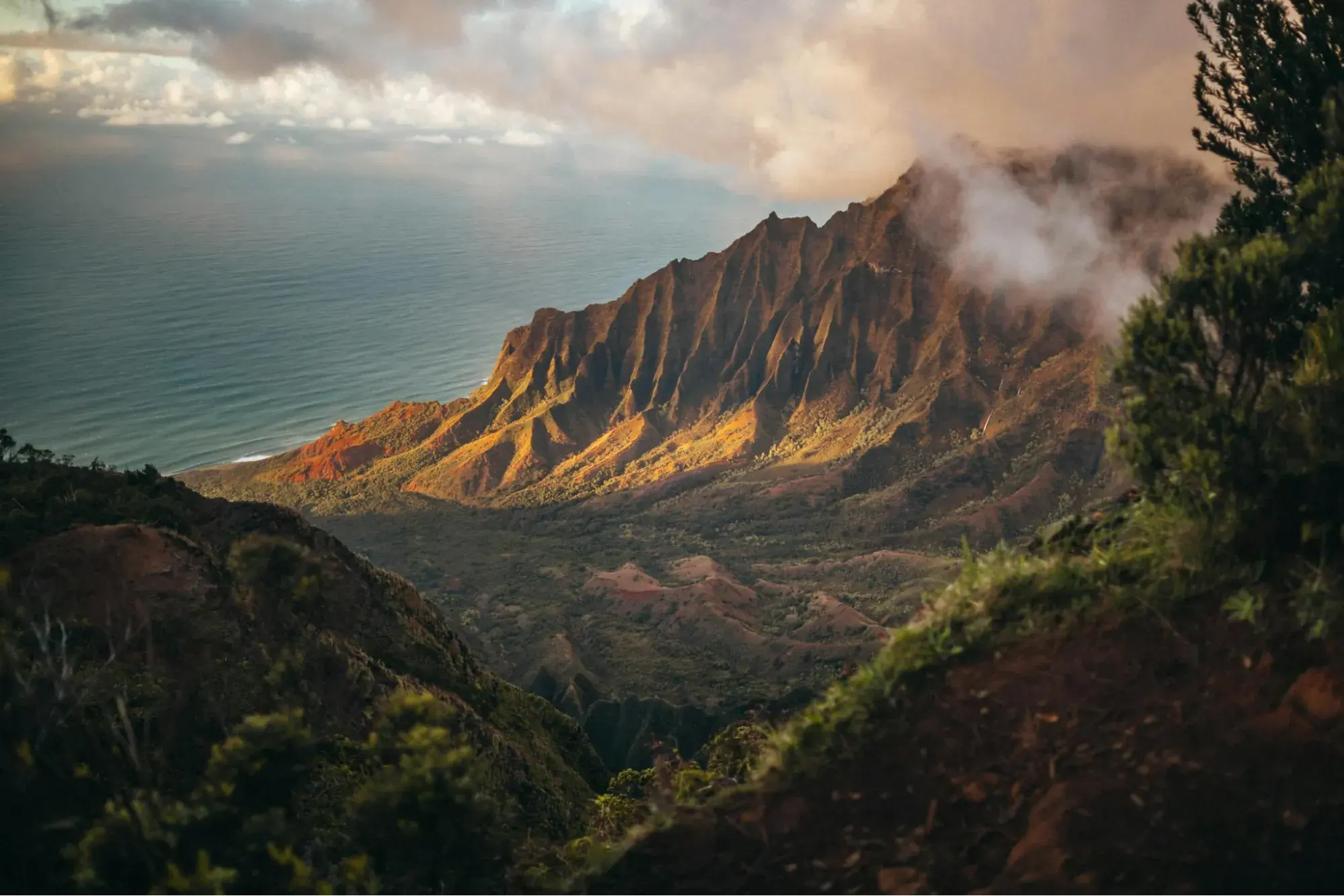 brown mountains meeting backgroundhttps://www.pexels.com/photo/brown-mountains-2559941/